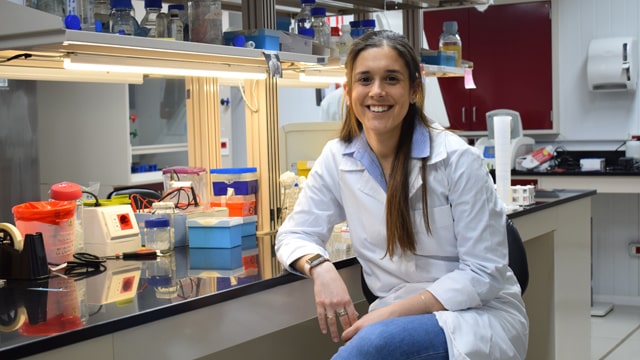 Pía Campot, graduada de Ingeniería en Biotecnología, recibió el reconocimiento de la prestigiosa revista MIT Technoloy Review
