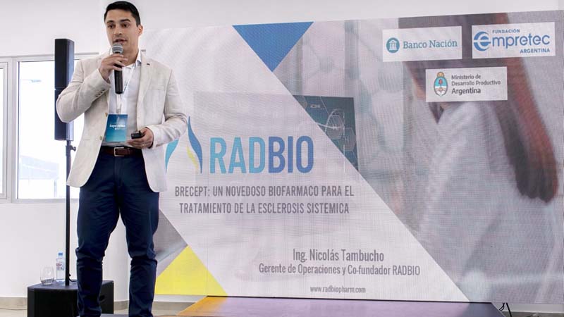 Nicolás Tambucho, graduado en Biotecnología