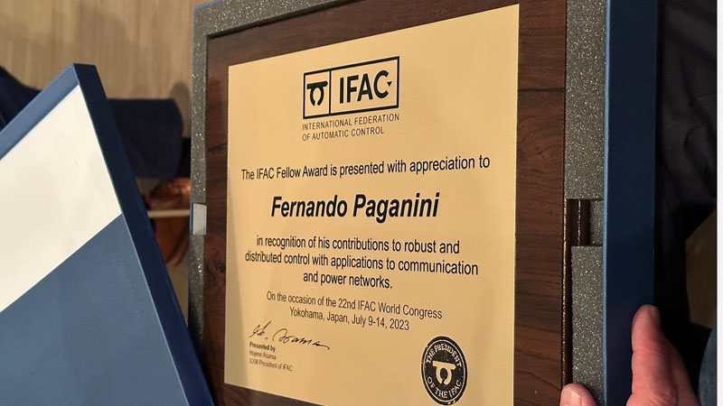 Placa de reconocimiento a Fernando Paganini