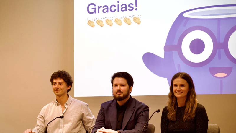 *Tomás de Ángelis, Juan Pablo Rodríguez Sotto y María Fernanda Secinaro durante su defensa de tesis.