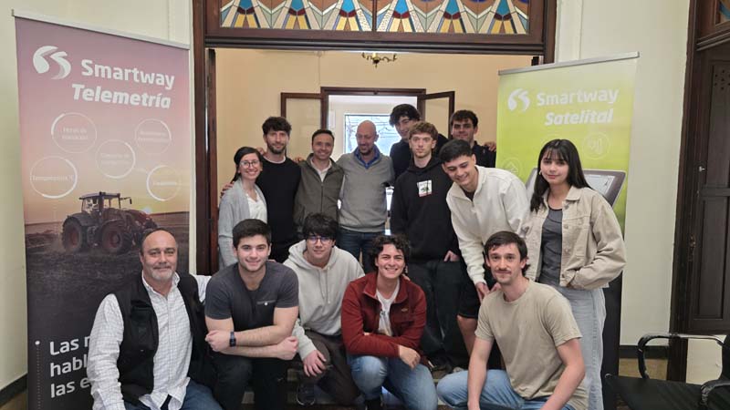 Estudiantes visitaron la empresa Smartway