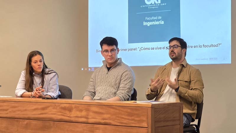 panel estudiantes