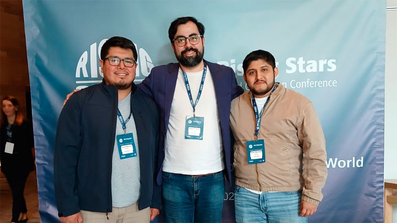 Sebasti&aacute;n Pombo, docente de la facultad de Ingenier&iacute;a, junto a sus compa&ntilde;eros