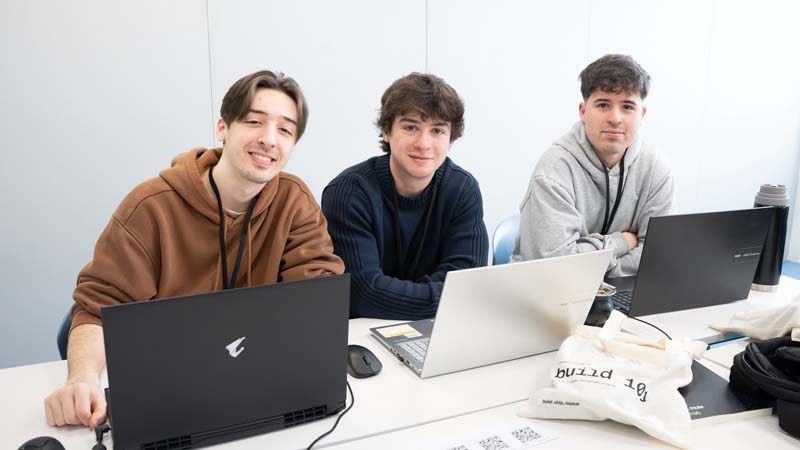 *Pedro, Matías y Bruno durante la hackatón*