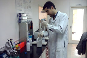 Trabajando en el Laboratorio de Biotecnología